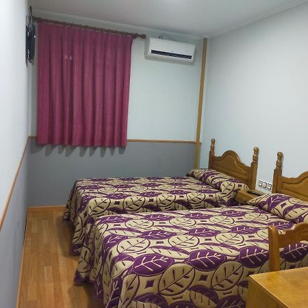 Hostal Banderas Fuensanta de Martos Luaran gambar