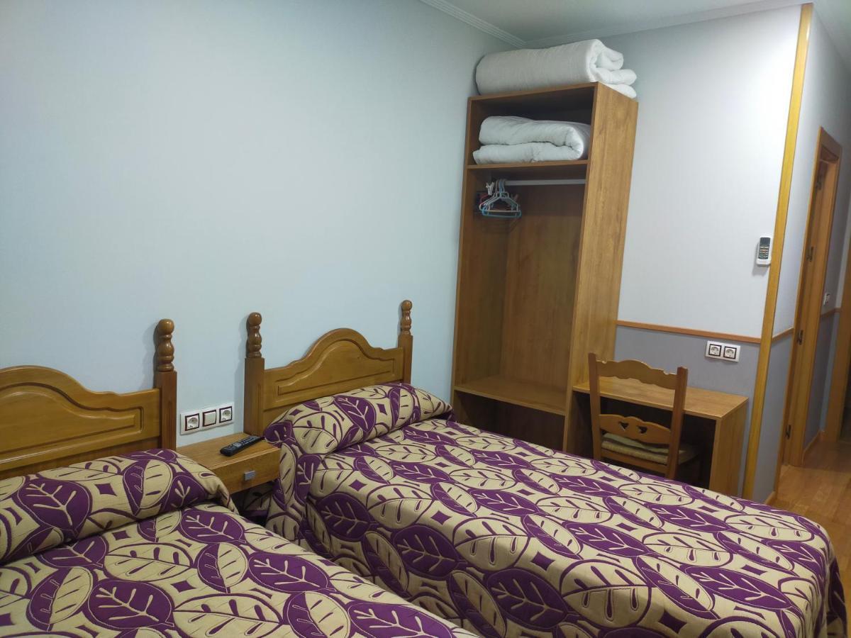Hostal Banderas Fuensanta de Martos Luaran gambar