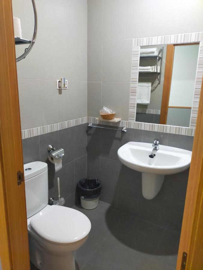Hostal Banderas Fuensanta de Martos Luaran gambar