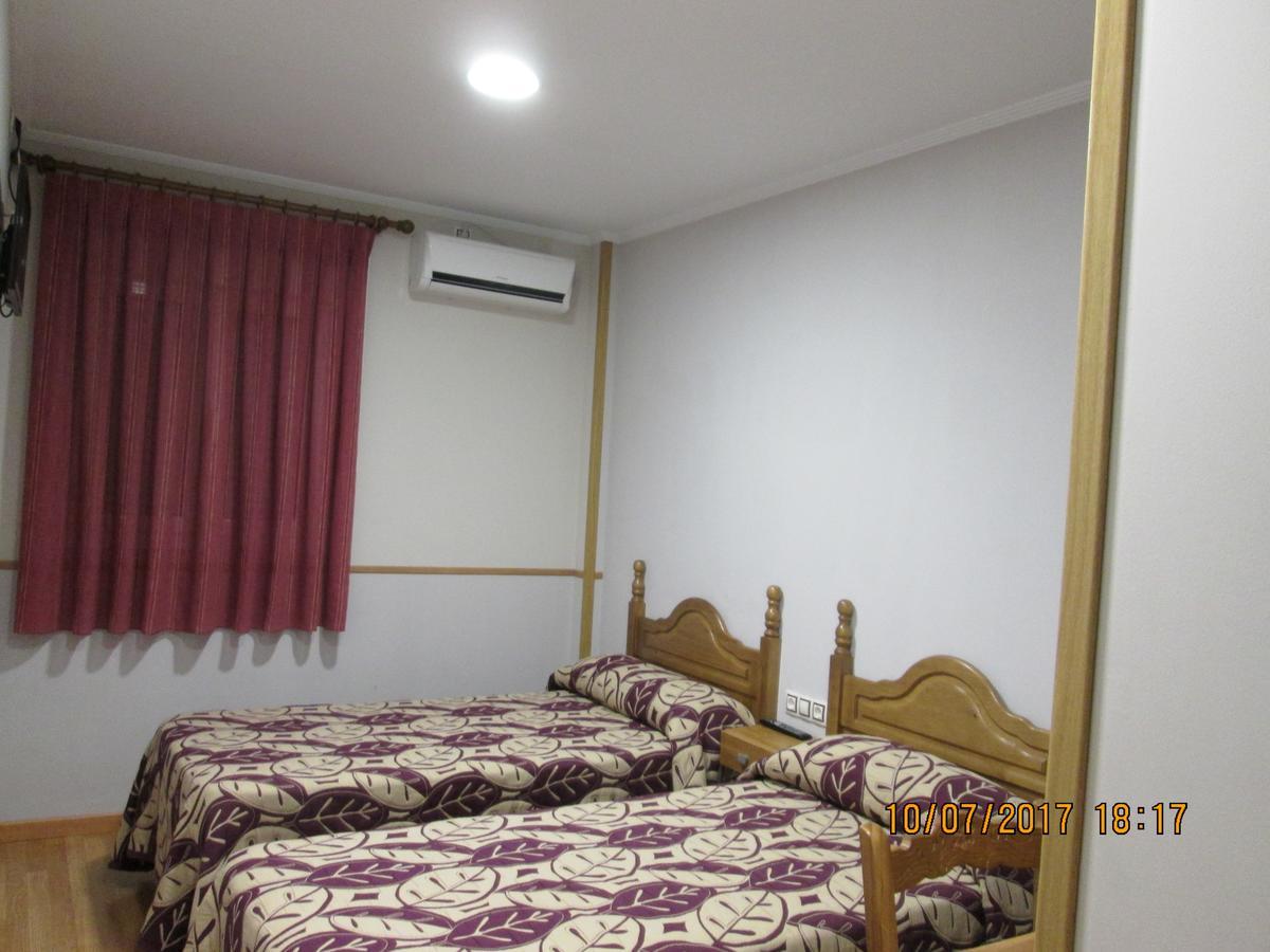 Hostal Banderas Fuensanta de Martos Luaran gambar