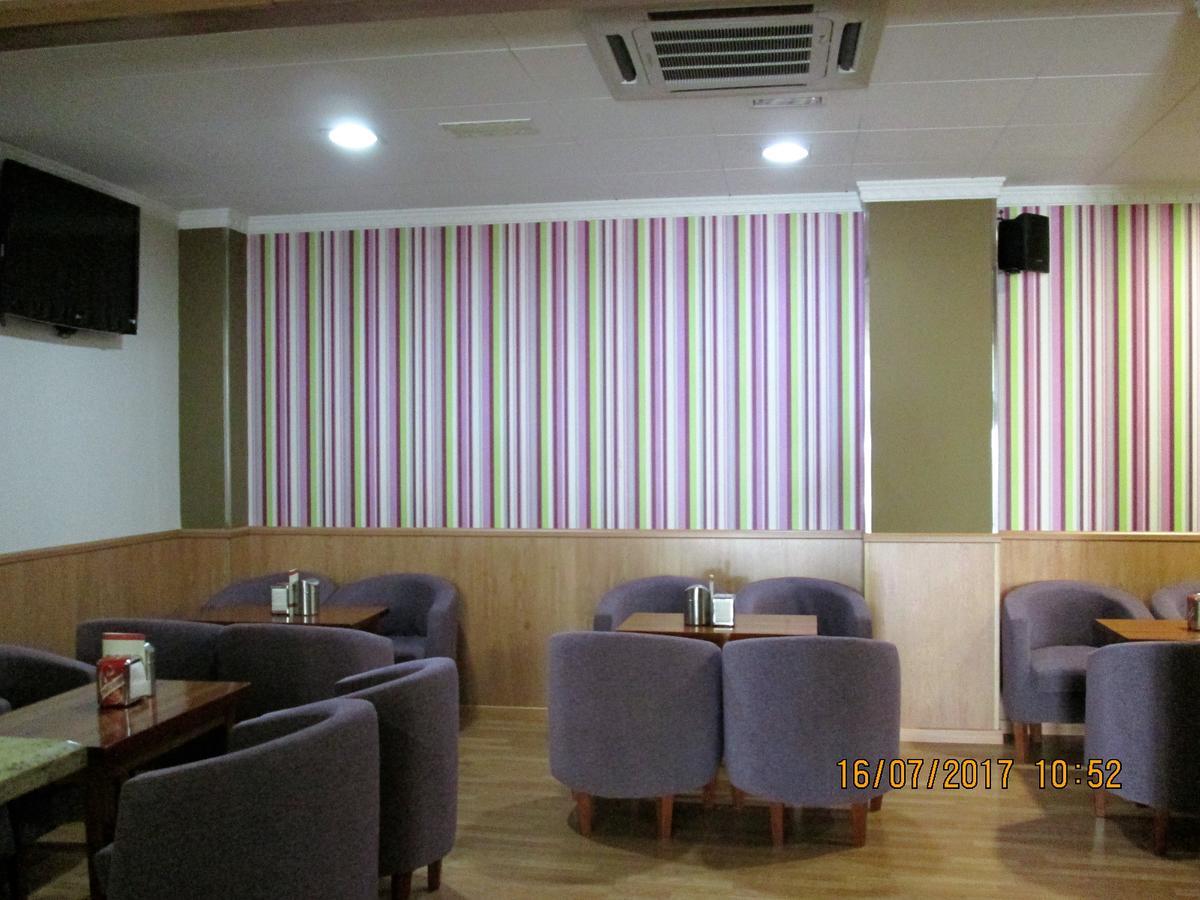 Hostal Banderas Fuensanta de Martos Luaran gambar