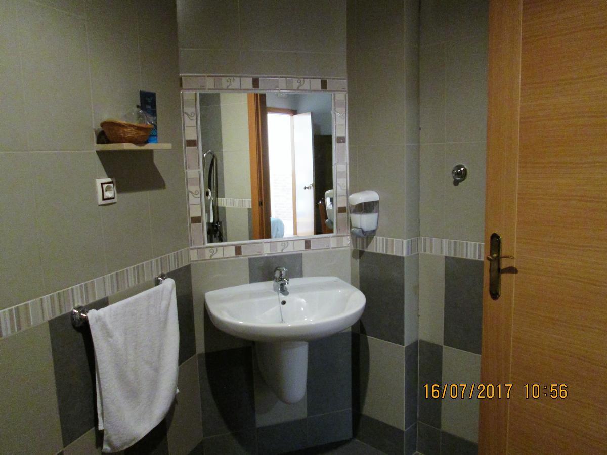Hostal Banderas Fuensanta de Martos Luaran gambar