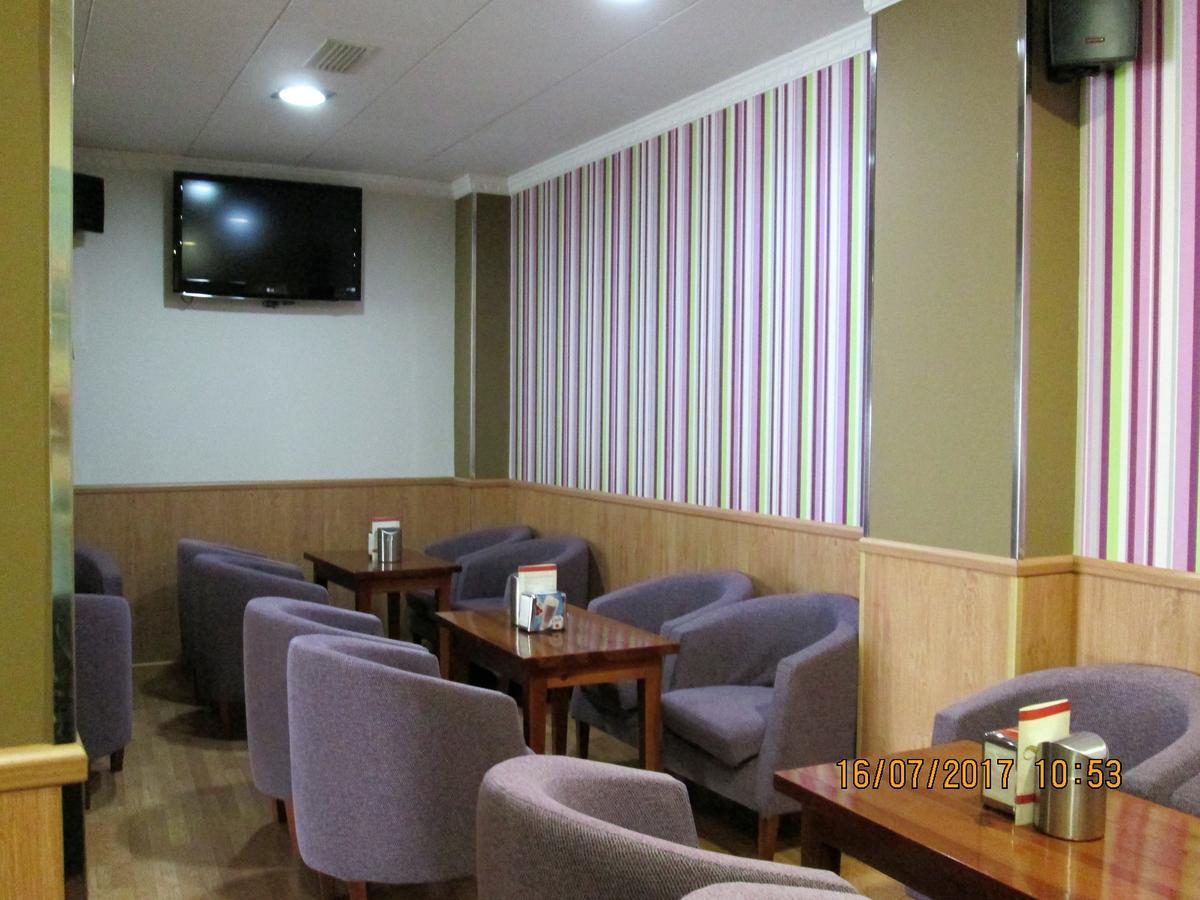 Hostal Banderas Fuensanta de Martos Luaran gambar