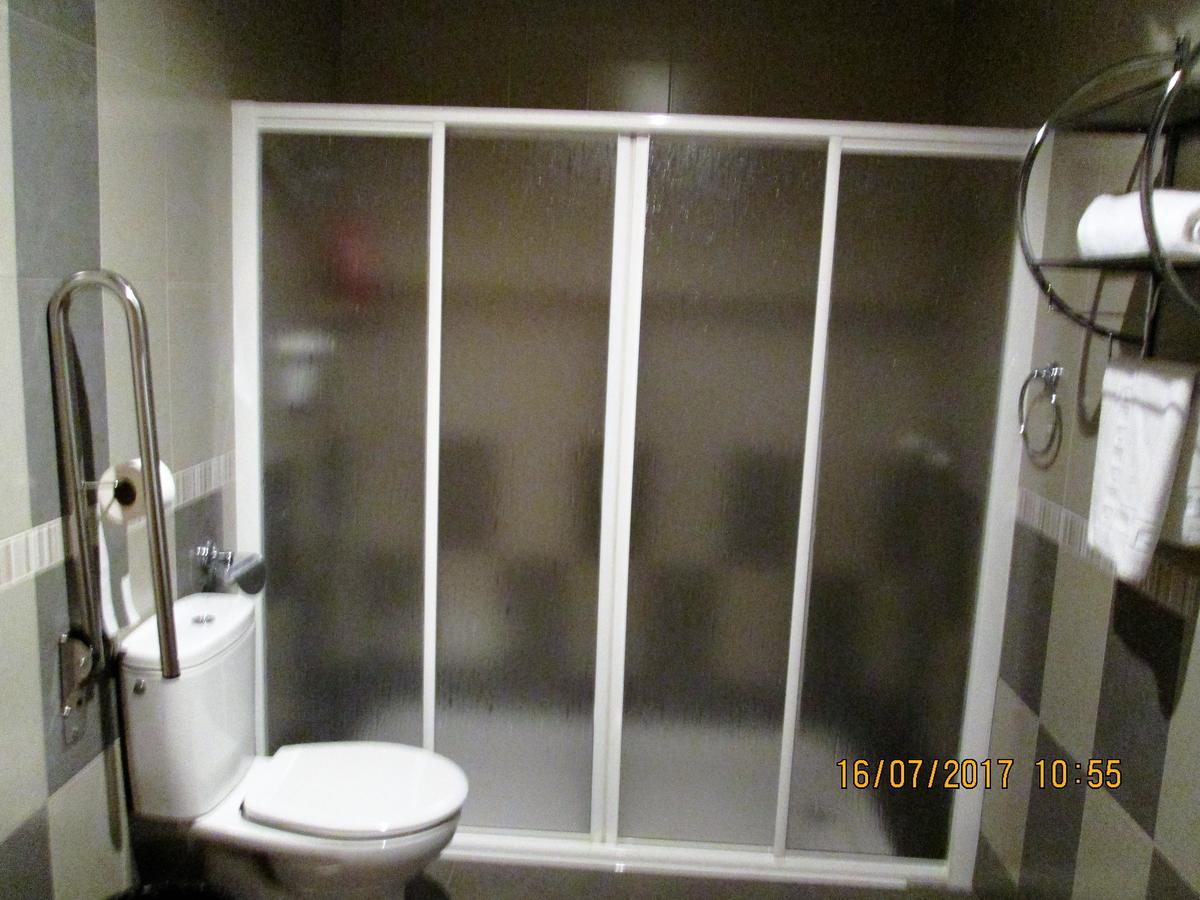 Hostal Banderas Fuensanta de Martos Luaran gambar
